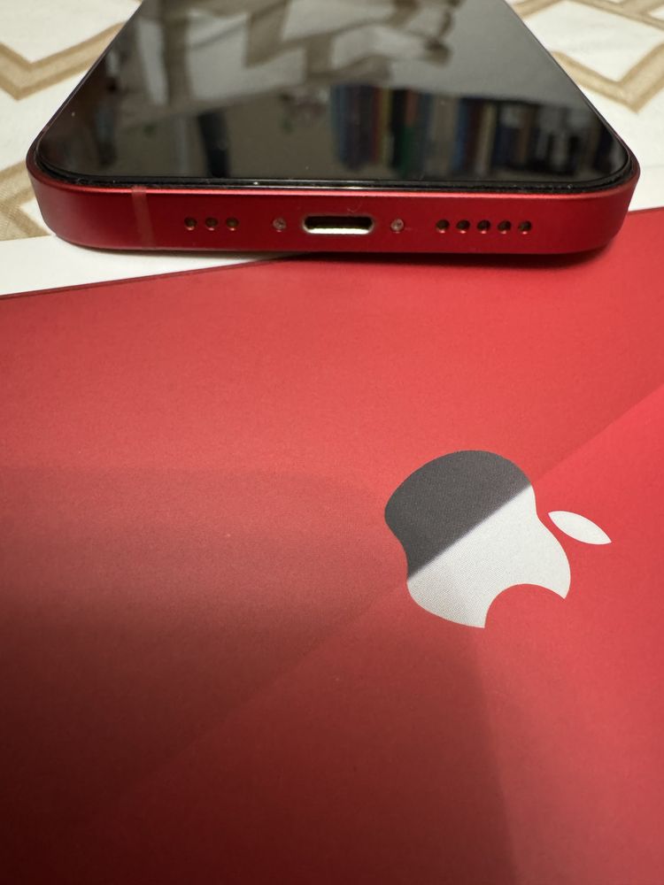КАТО НОВ iPhone 13 128GB (Product)RED от iStyle 87% батерия