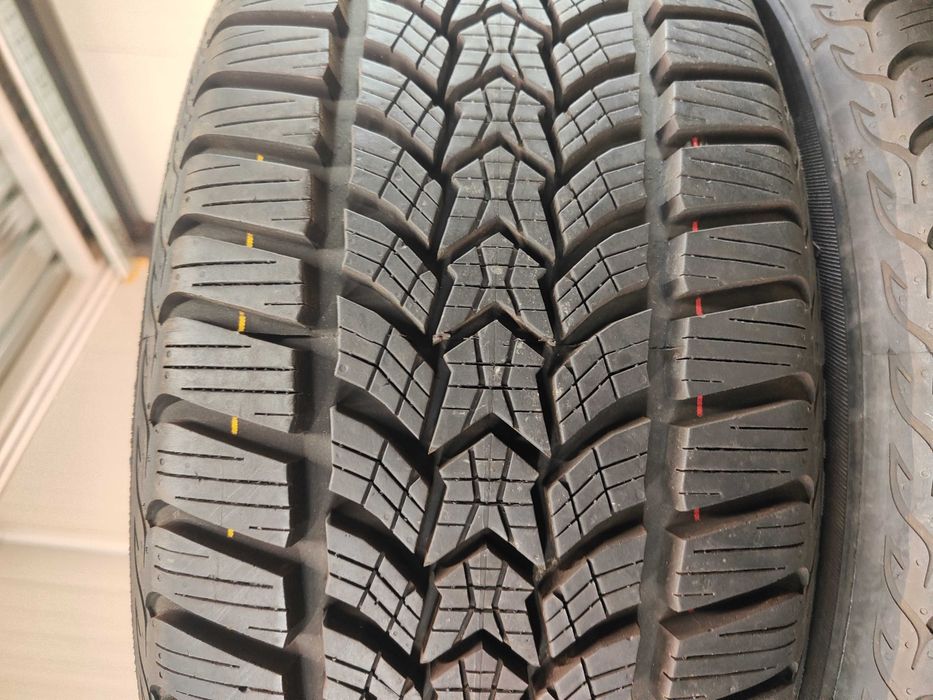 2бр.зимни гуми 215/55/17 Debica