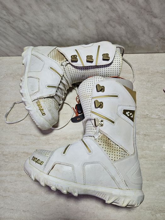 Boots 124 buti placa snowboard Thirtytwo   mărimea  40  .