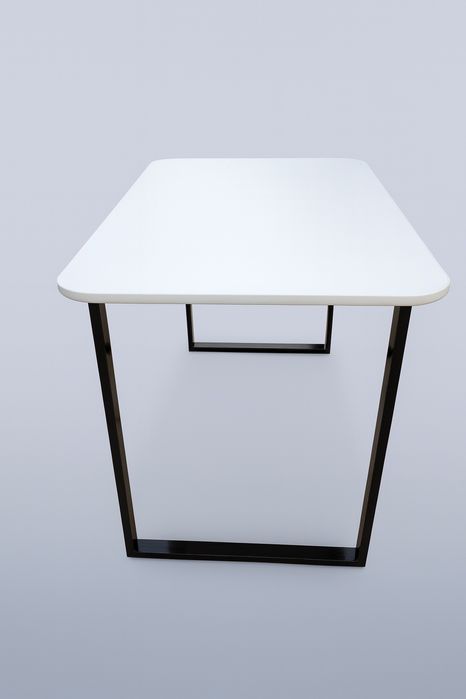 Продам новый стол