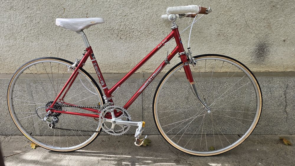 Vand bicicleta dame clasica restaurata