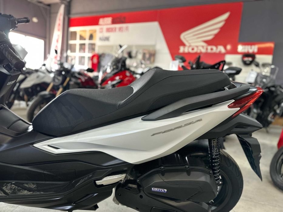 Honda Forza 125 MY25 se conduce cu B125 - Honda Constanta by EST BIKE