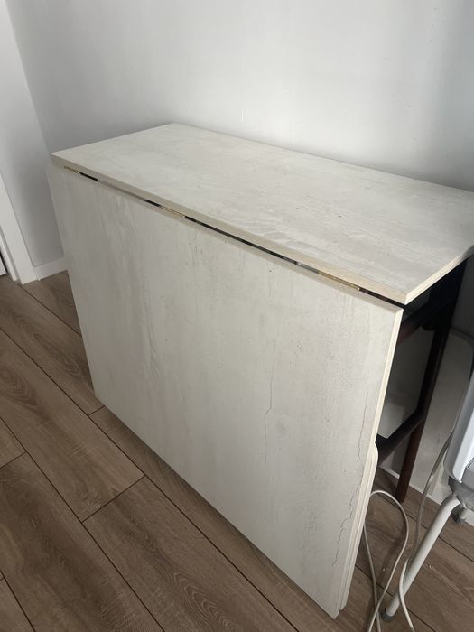 Продам стол почти новый