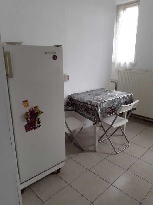 Dau in chirie apartament 2 camere in centru