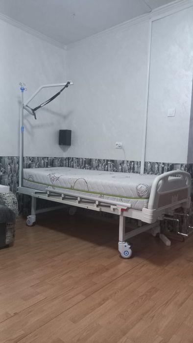 Болнично легло с механизъм