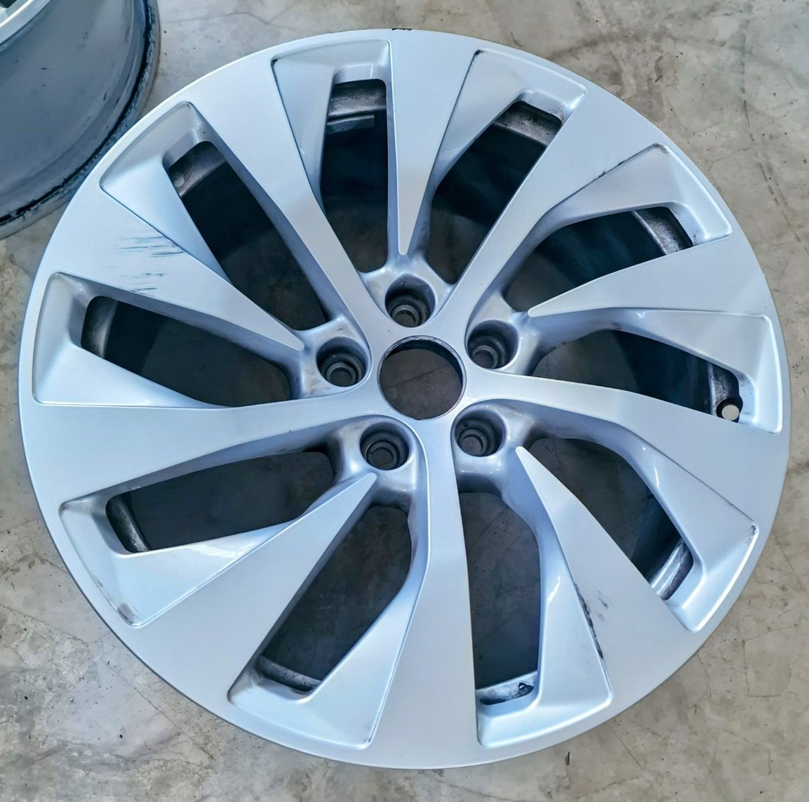 Audi 18 и 19 17 цола Mercedes Audi  5 комплекта . Замъка Ямбол
