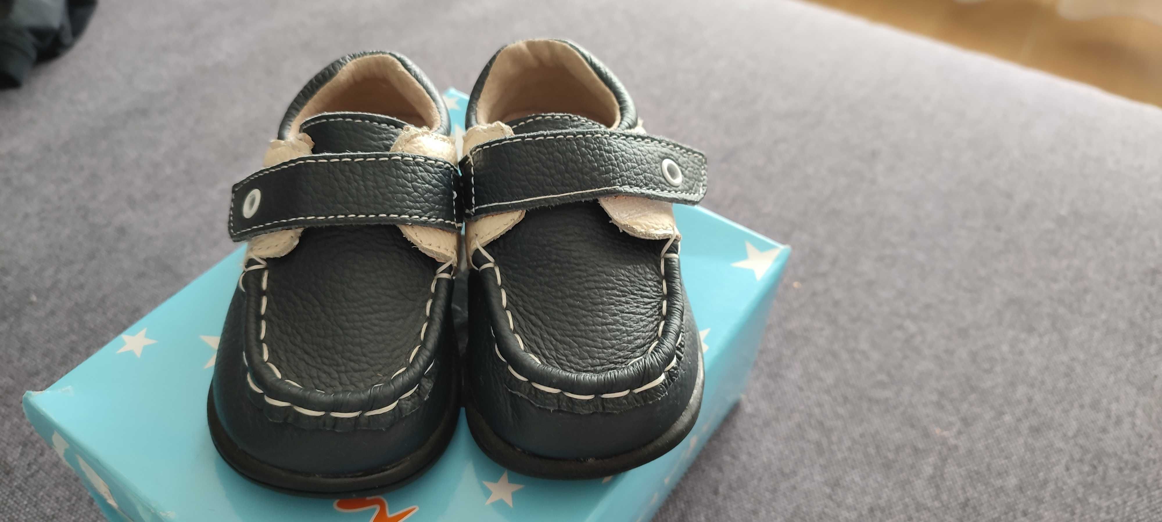 Бебешки обувки Mania, номер 19, чисто нови