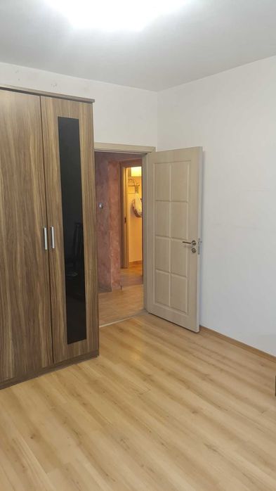 Продава тристаен апартамент кв.Слатина  80кв.м