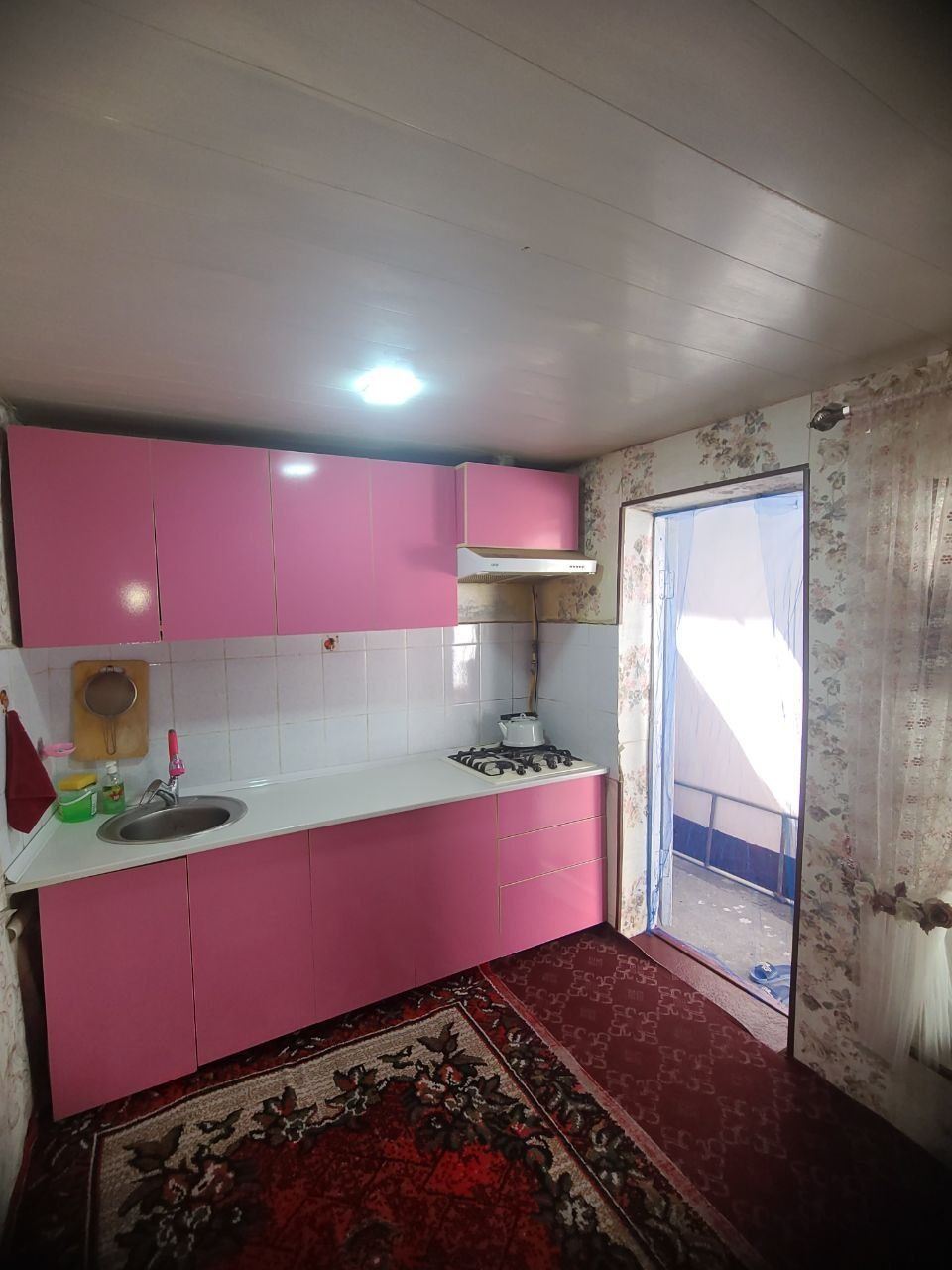 Hovli sotiladi arzon