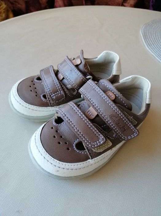детски обувки Clarks ( Кларкс ) за широко краче