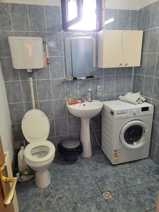 De vânzare lavoar cu picior si wc