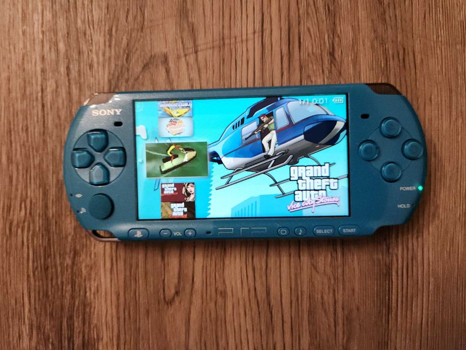 PlayStation Portabil (PSP) 3004 - modat, complet functional, card 64GB