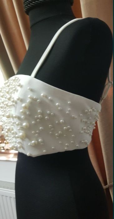 Bluza cu broderie din perle