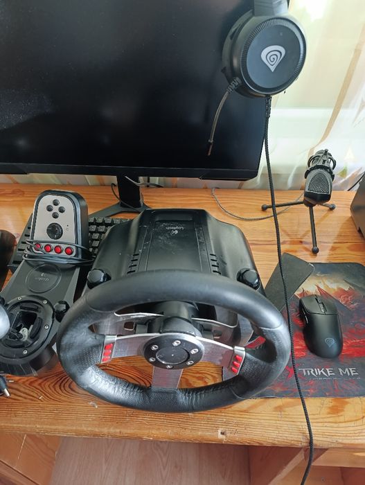 Продавам Logitech G27