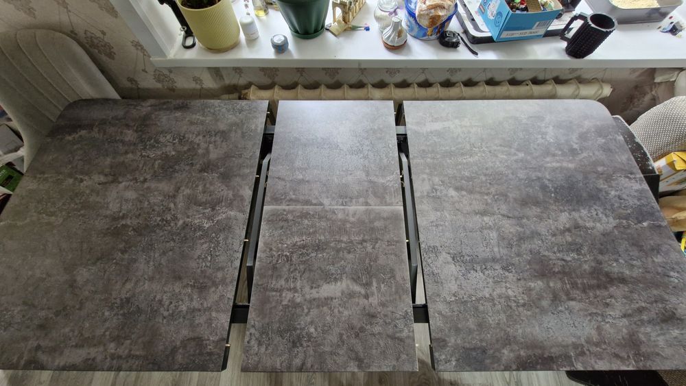 Продам кухонный стол