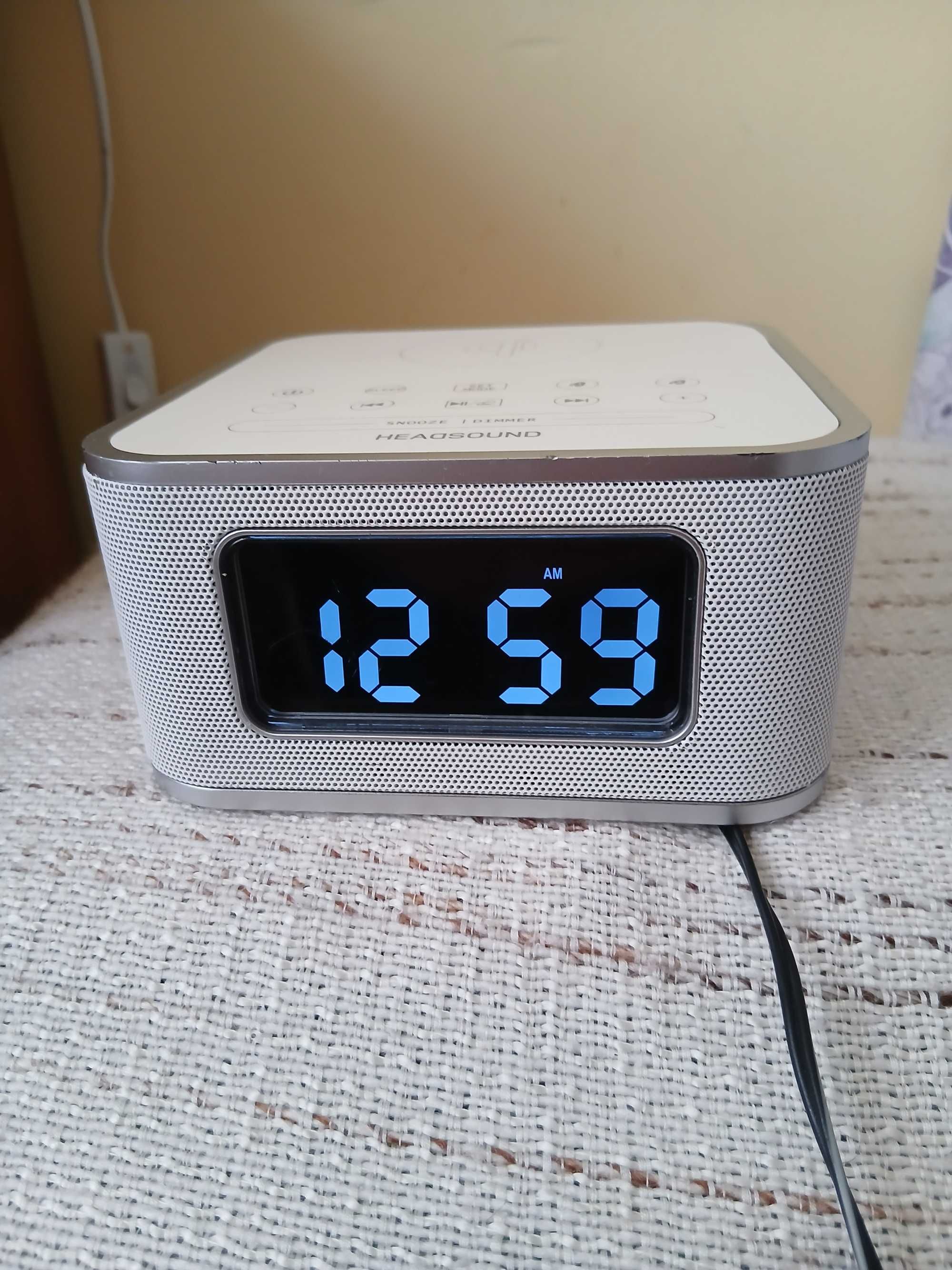 Boxă Bluetooth cu ceas deșteptător și încărcător wifi