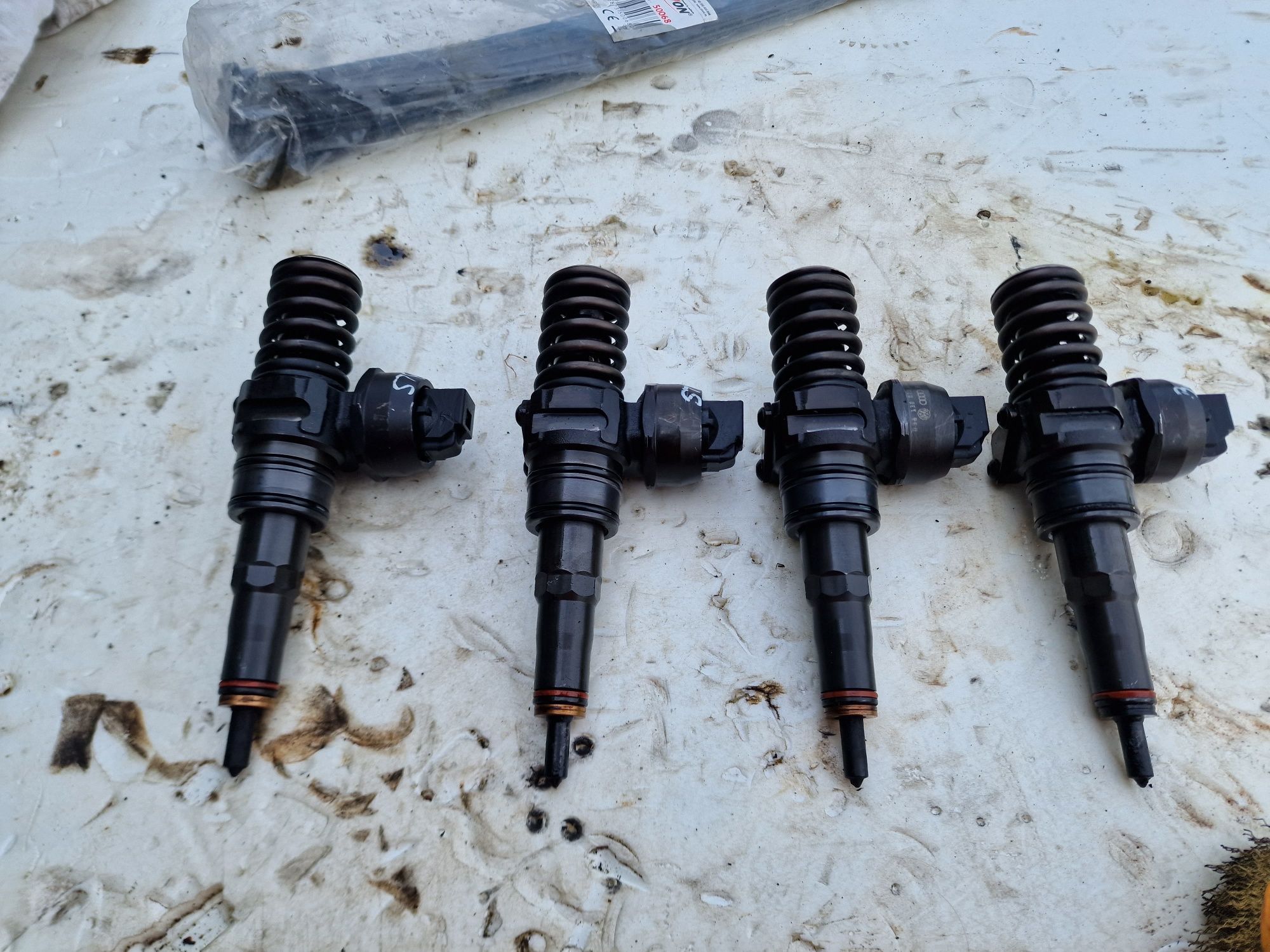 Injector injectoare 1.9 bls vw golf 5 jetta passat octavia 2