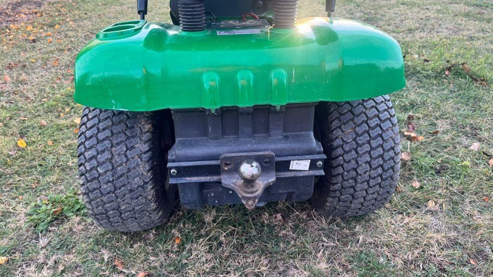 Tractoras de tuns iarba livadă