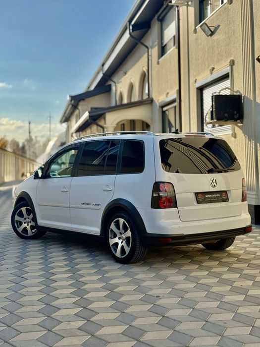 Vw Touran Cross / 1.9 / 2010 / Dsg / Full / 7 locuri