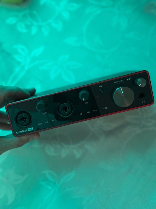 Vând Focusrite 4i4 ușor negociabil ‼️