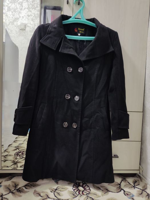 Пальто сотилади.