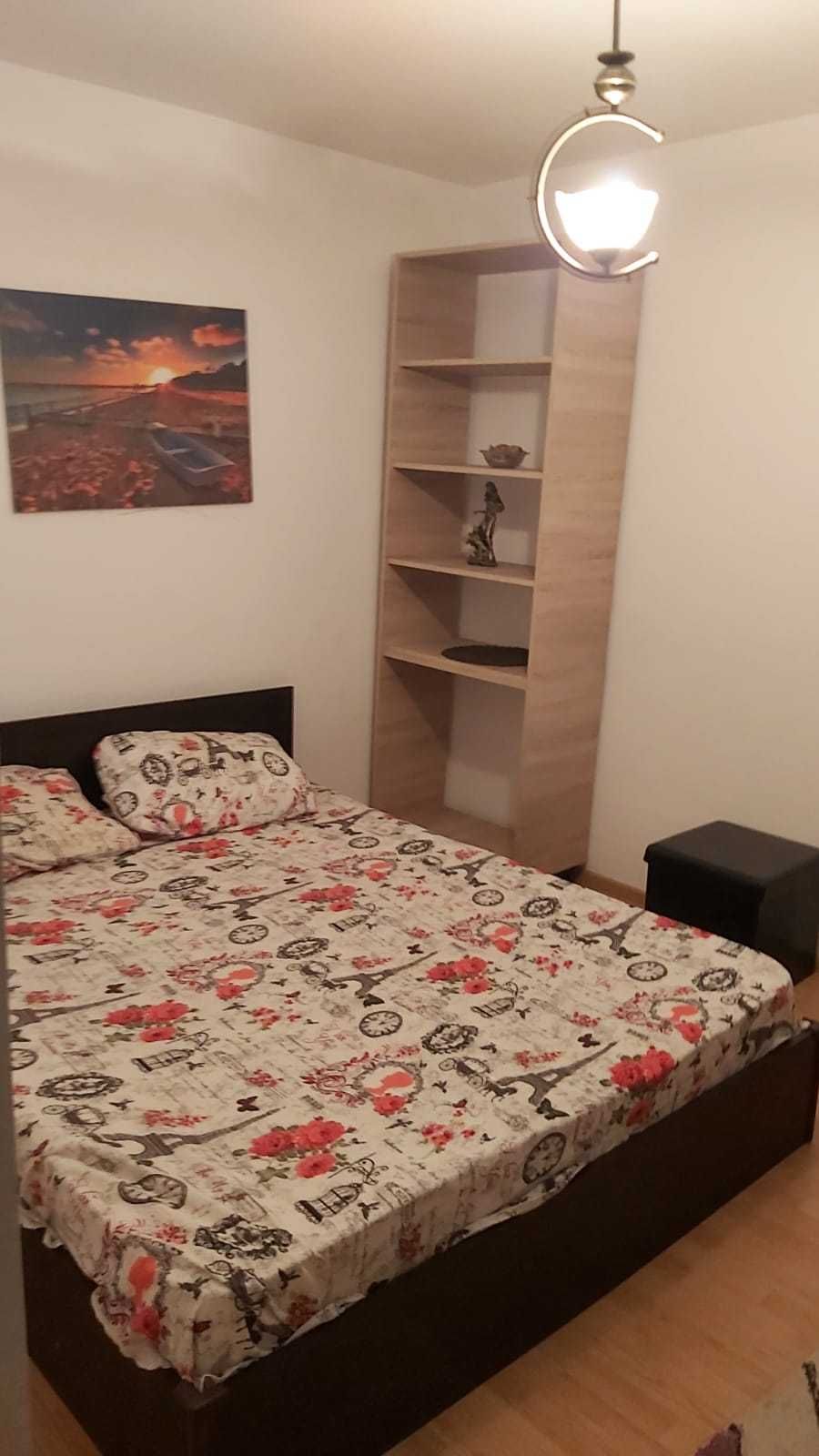 Apartament 3 camere de vanzare.