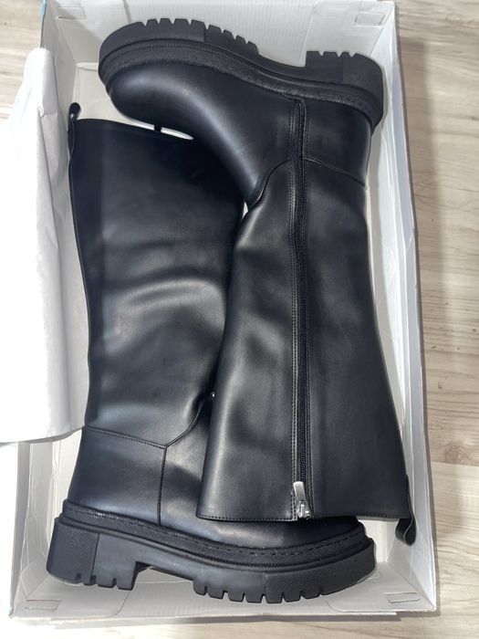 Чисто нови дамски ботуши– масивна подметка, стил и качество!