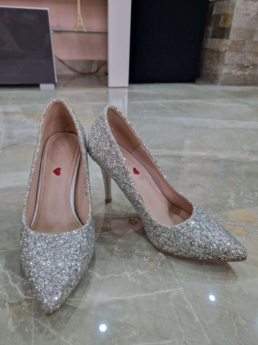 Pantofi cu toc cu sclipici