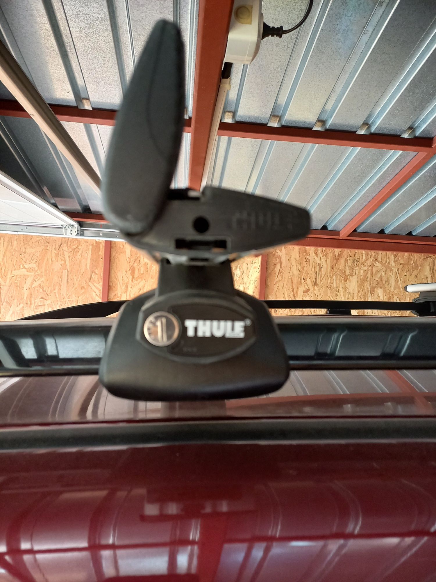 Mitsubishi PAJERO,bare Thule Wing bar+sistem prindere Thule Rapid 757