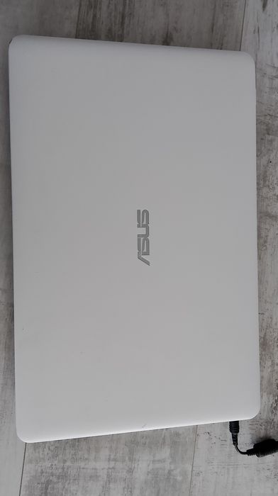 Laptop Asus superb, de 17.3 inch