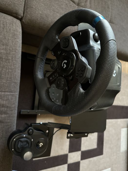 Volan Logitech G923 Trueforce pentru PS5, PS4 si PC