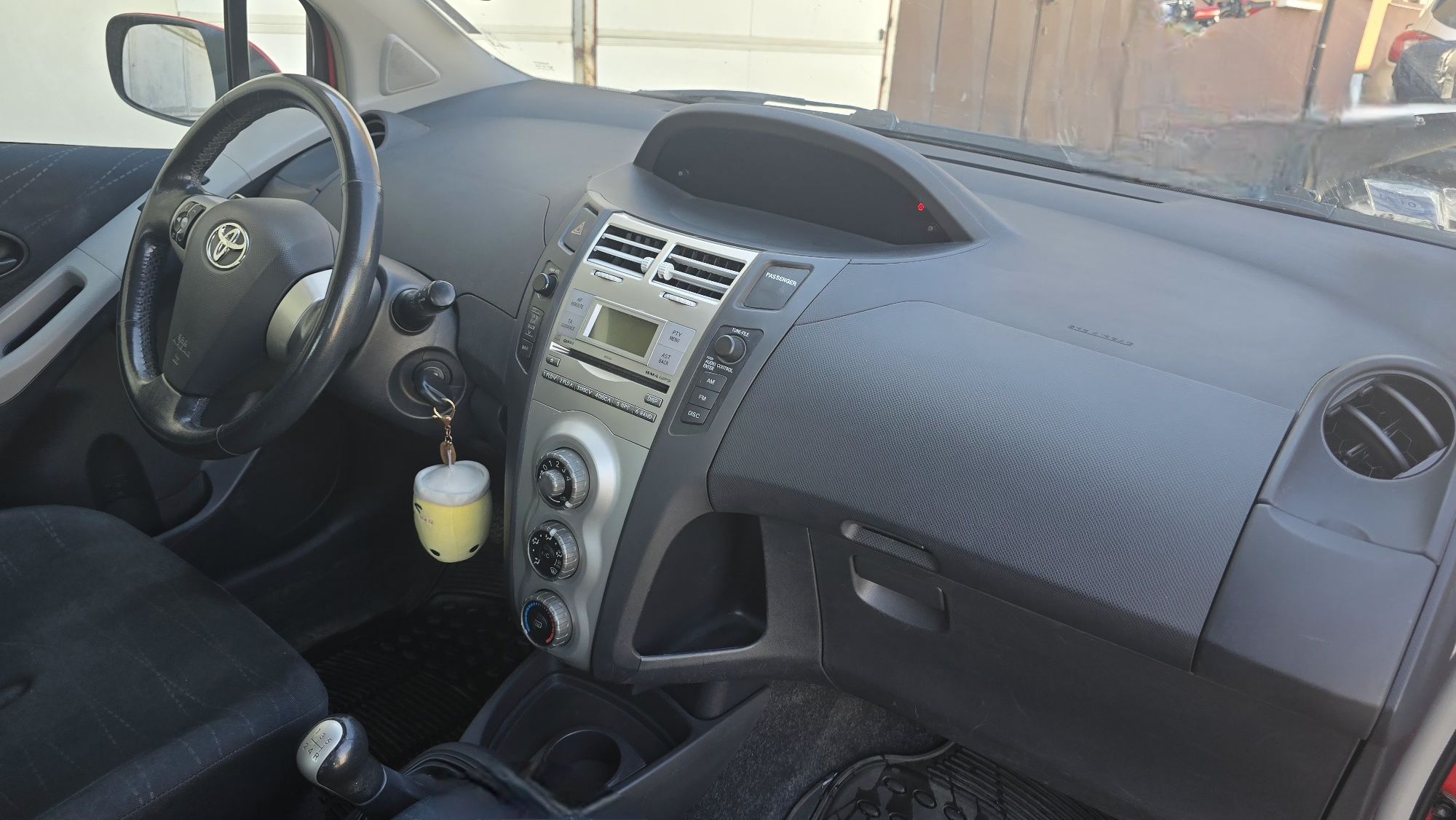 Toyota yaris 1.3 i бензин, ръчна скоростна кутия