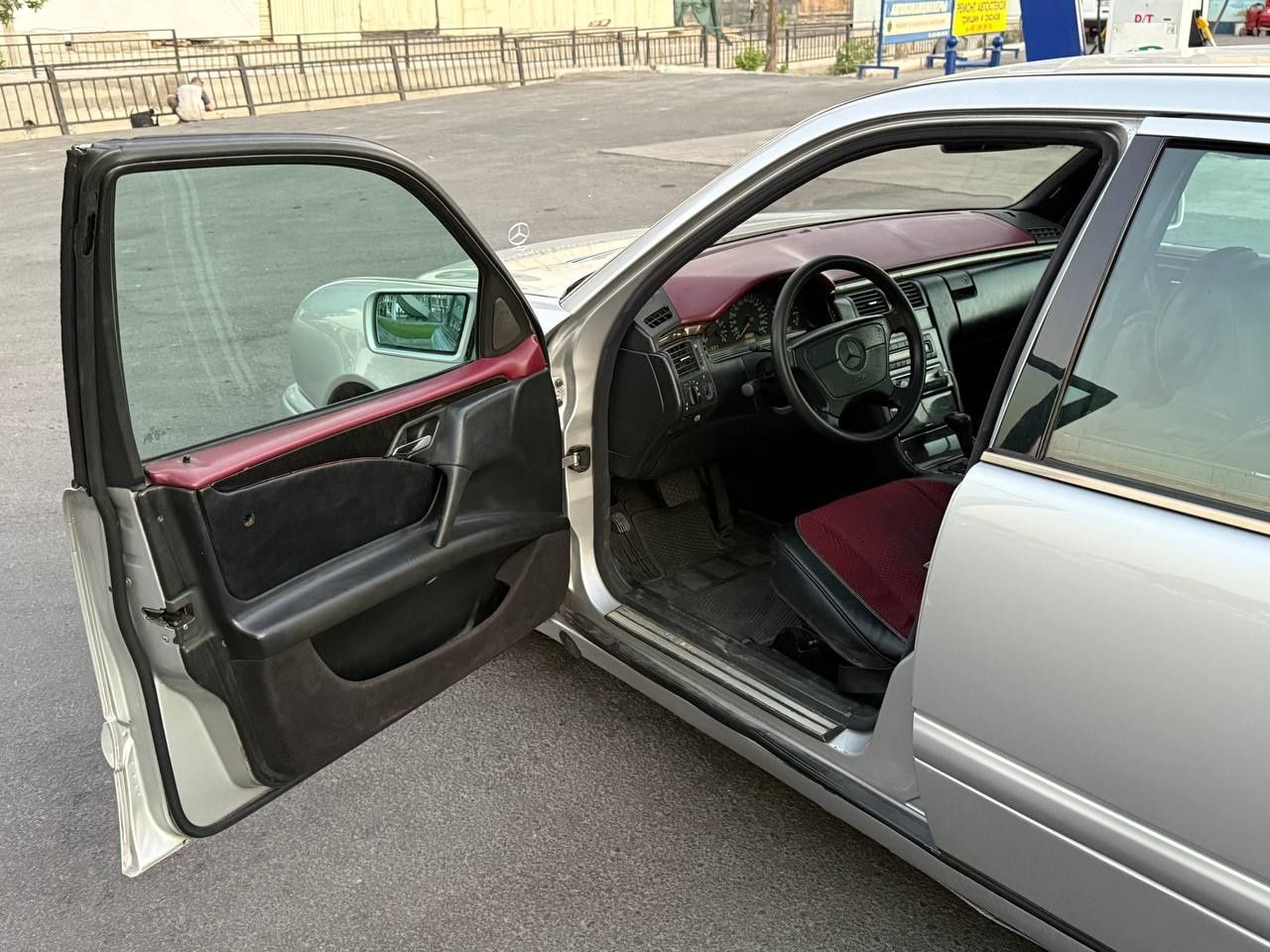 Mercedes Benz E200