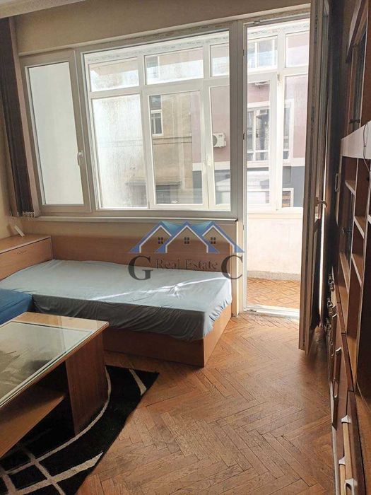 Стая под наем за студент/ка 350лв/мес,   под Общината