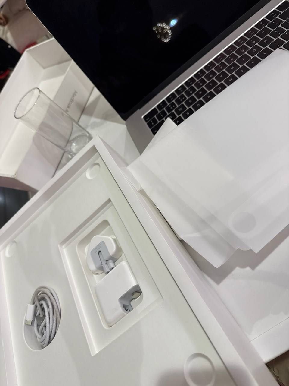 Mac Air2024 (kafolati bilan) 16/256 M3 chip 100% batterylife 15 dyumli