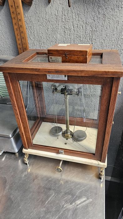 Balanta /Cantar bijuterie  de precizie anul 1950  funcțională !
