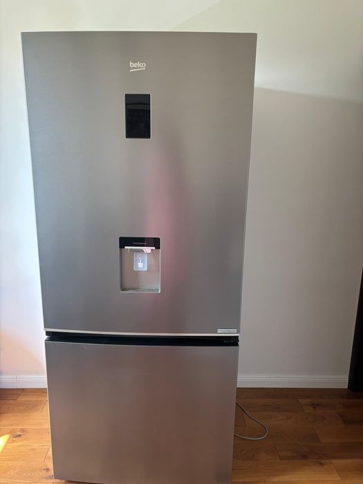 Combina frigorifica Beko 577l