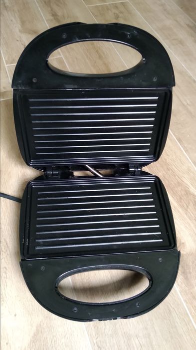 Donez Sandwich Maker cu clapeta de blocare rupta