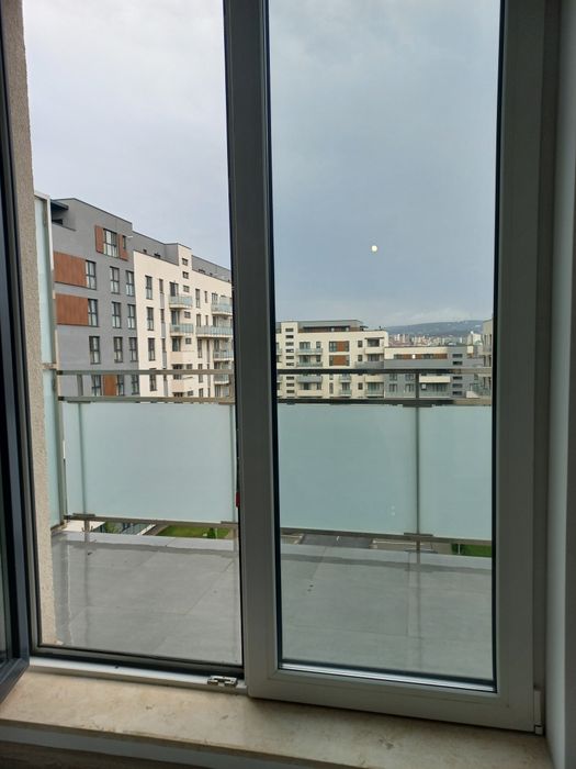 Vând apartament nou, cartier Maurer.