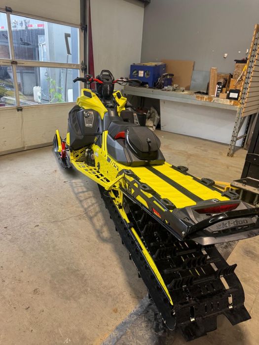 Snowmobil Ski doo summit 850 2021