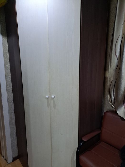 Продам угловой шкаф