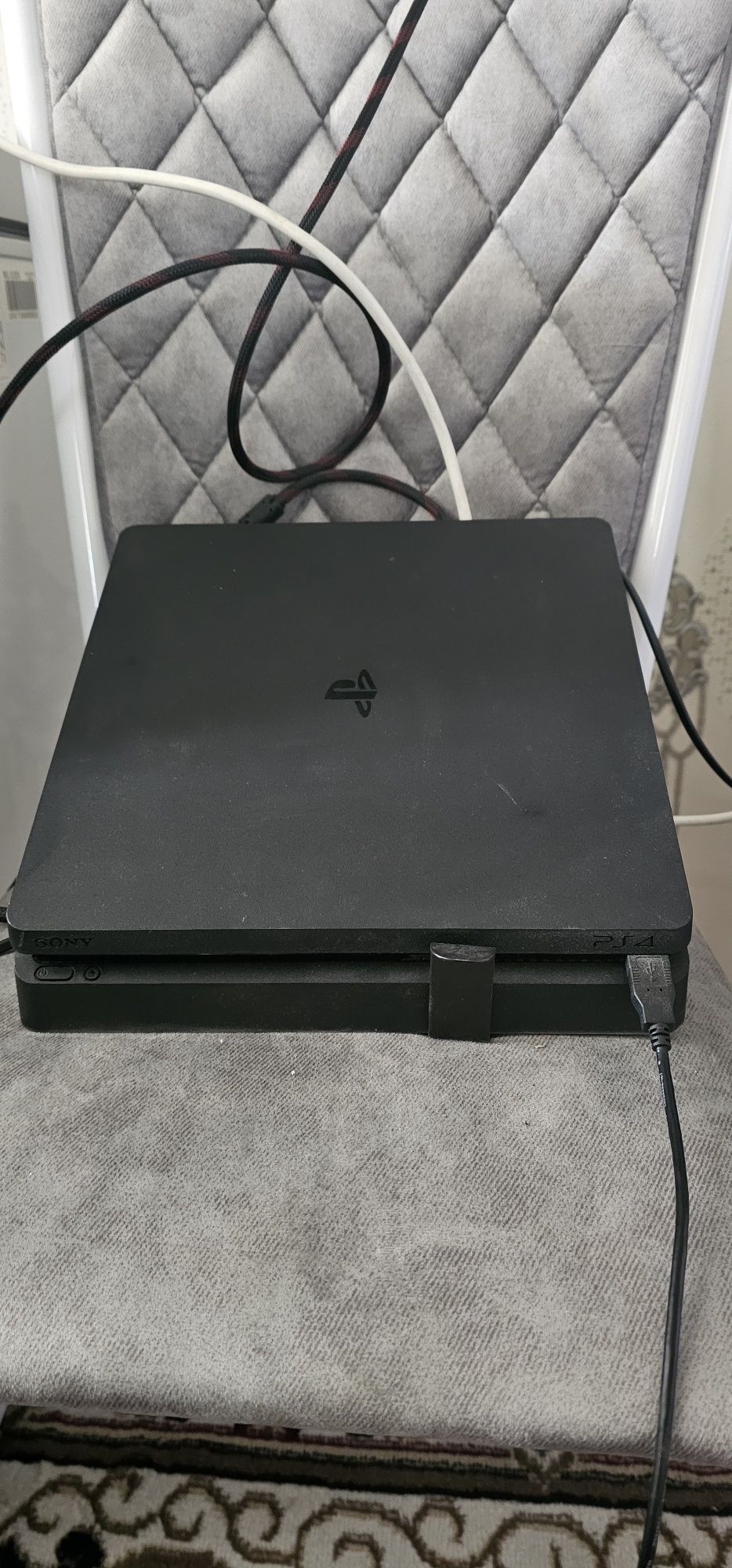 Продам Playstation 4