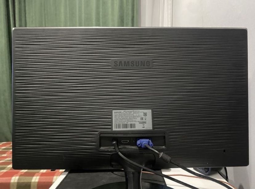 монитор Samsung S24D300
