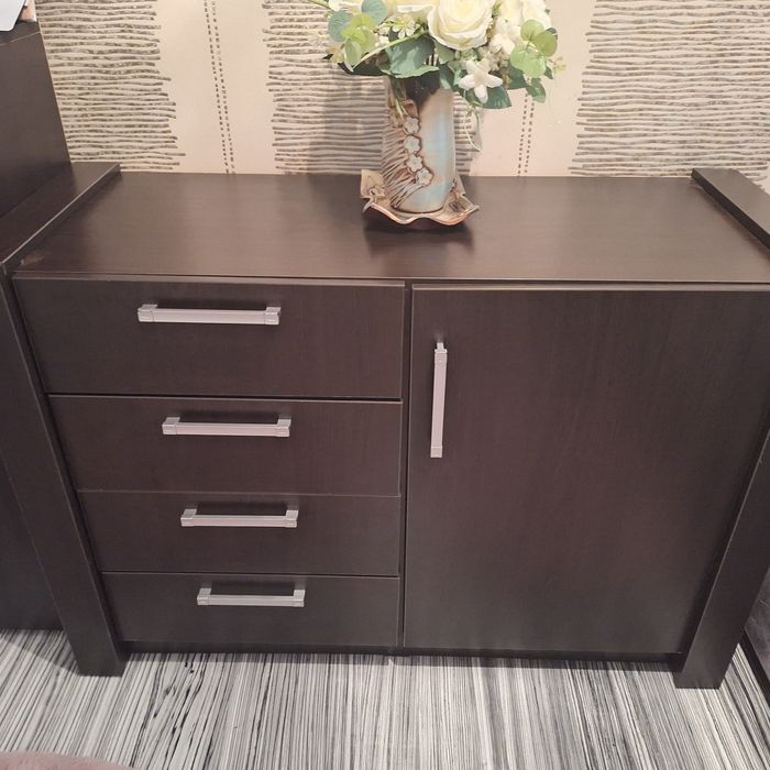 Comoda dormitor,culoare mahon