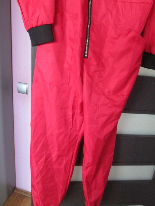 pantaloni  salopeta rosie cu gluga M