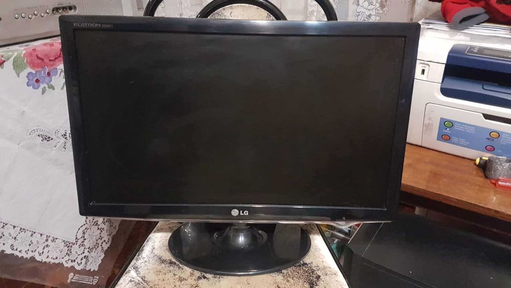 Продавам 3 броя 23" монитори: LG 2361V (2бр.) и Samsung 2343NW 1бр.