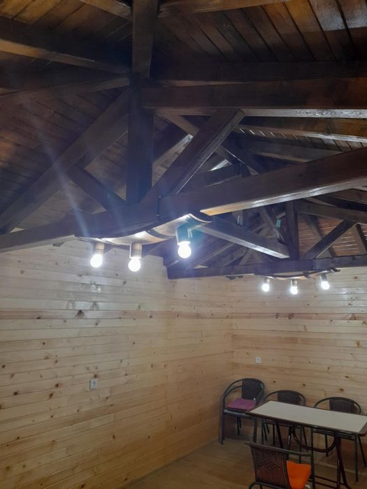 Полилеи от автентични бъчви с ръчно изработени дървени чашки