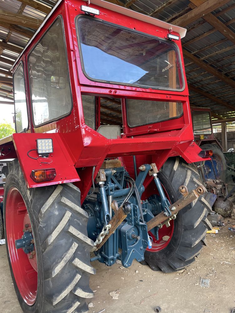 Vând tractor U650