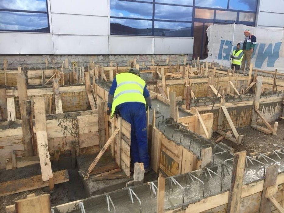 Firma executam lucrari in constructii ,Demolari Mecanizate si Manuale.