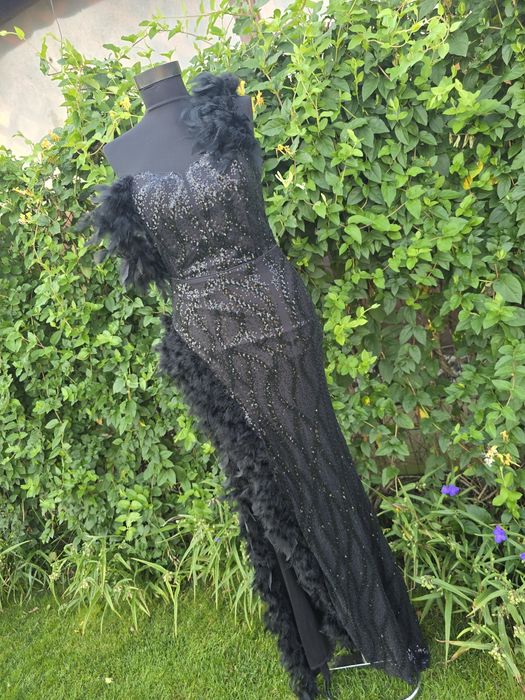 Rochie deosebita cu paiete si pene,mărimi S si M